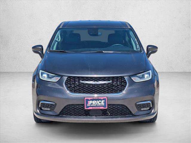 Used 2023 Chrysler Pacifica Touring-L image 2