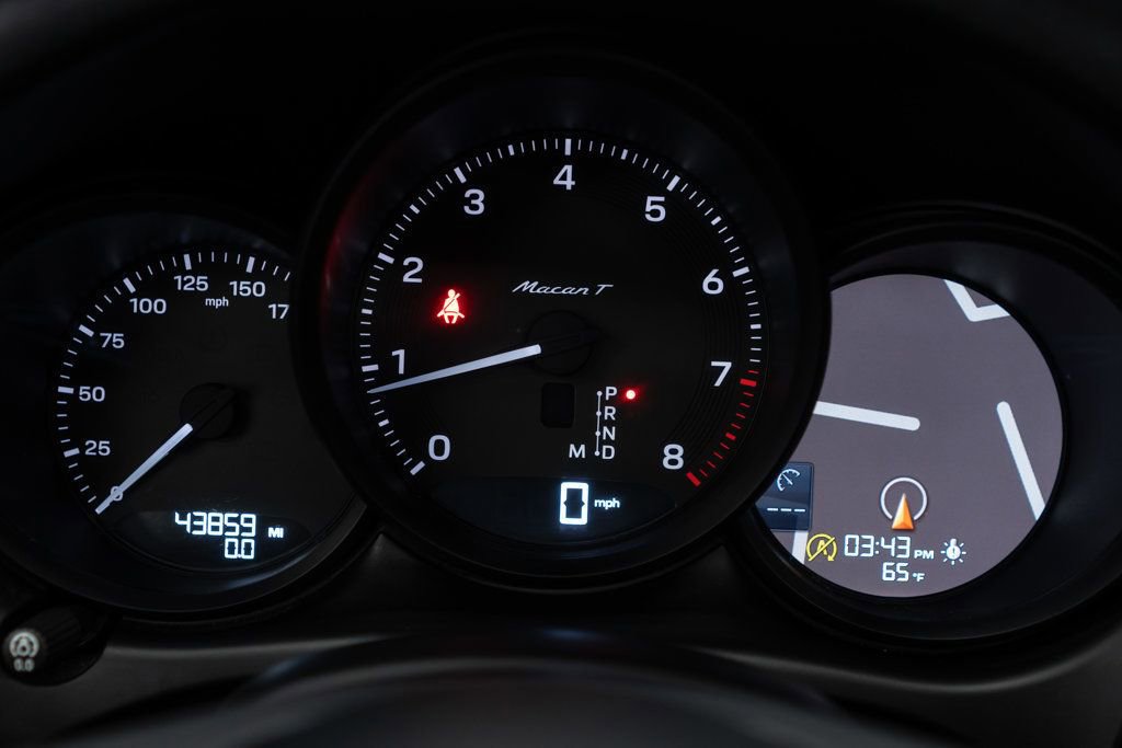 Used 2023 Porsche Macan Turbo image 21