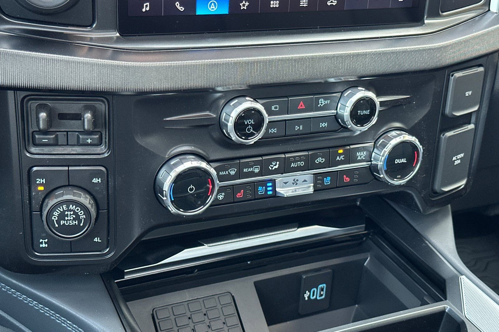 New 2026 Ford F250 Platinum w/ Tremor Off-Road Package image 19