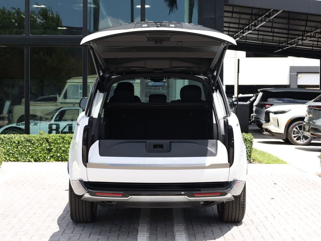 Used 2025 Land Rover Range Rover SE AWD/4WD image 7