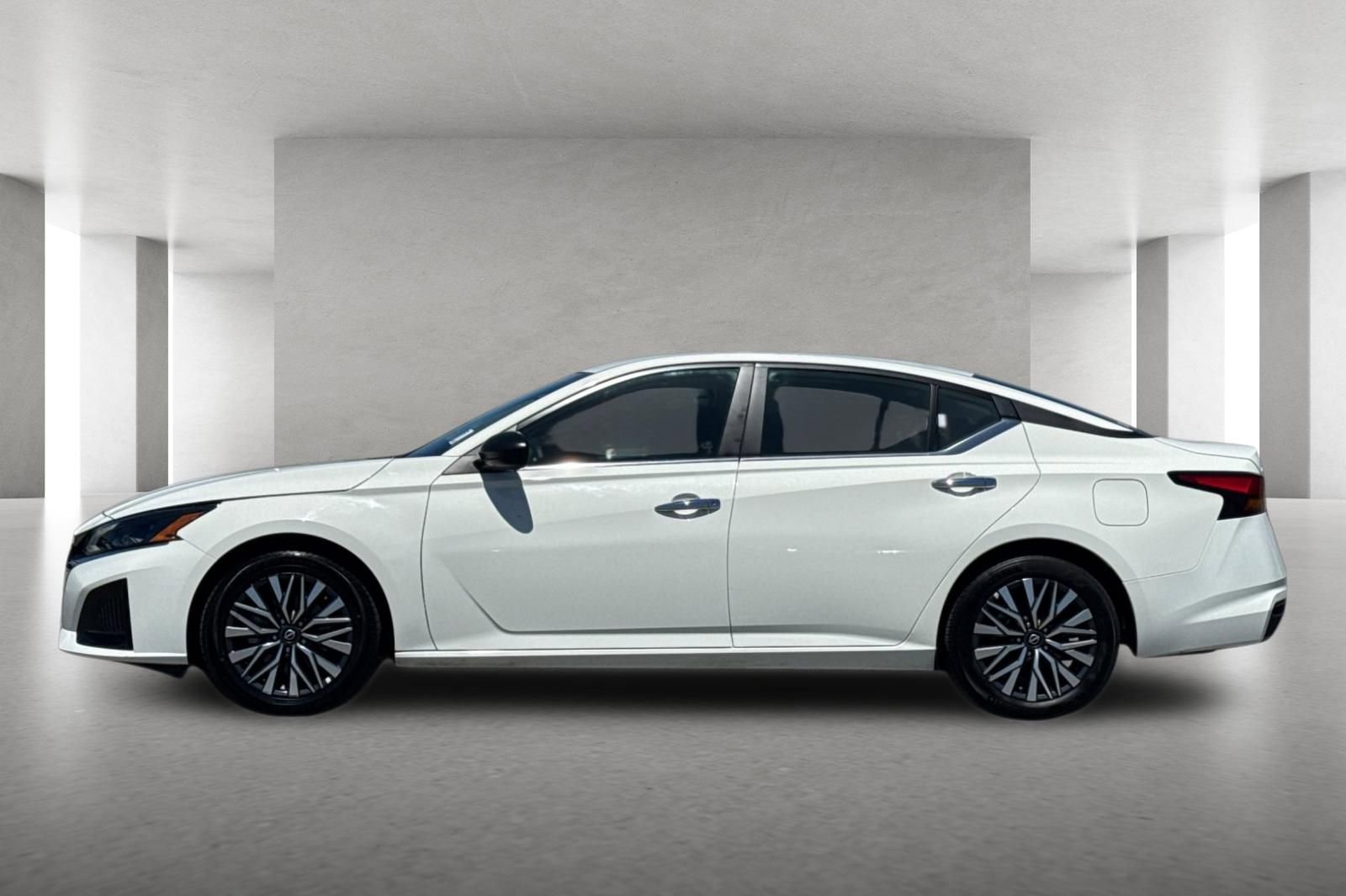 Used 2025 Nissan Altima 2.5 SV FWD image 7