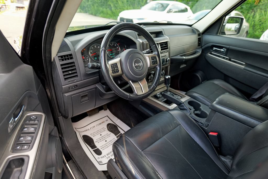 Used 2011 Jeep Liberty Limited w/ Chrome Accents Group AWD/4WD image 16