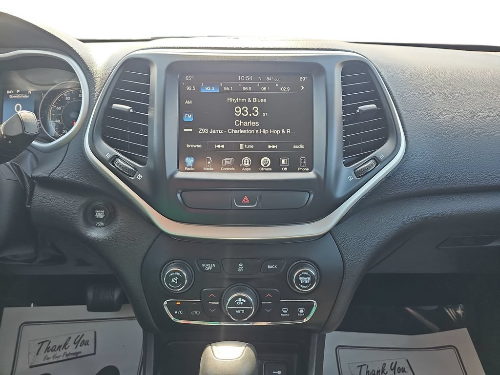 Used 2018 Jeep Cherokee Latitude Plus w/ Comfort/Convenience Group FWD image 20