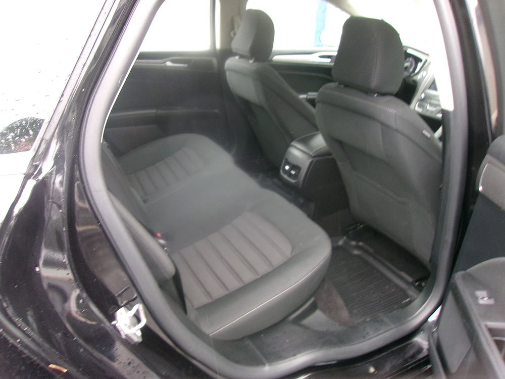 Used 2020 Ford Fusion SE image 12