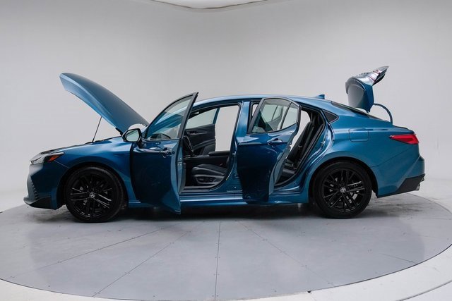 Used 2025 Toyota Camry SE image 22