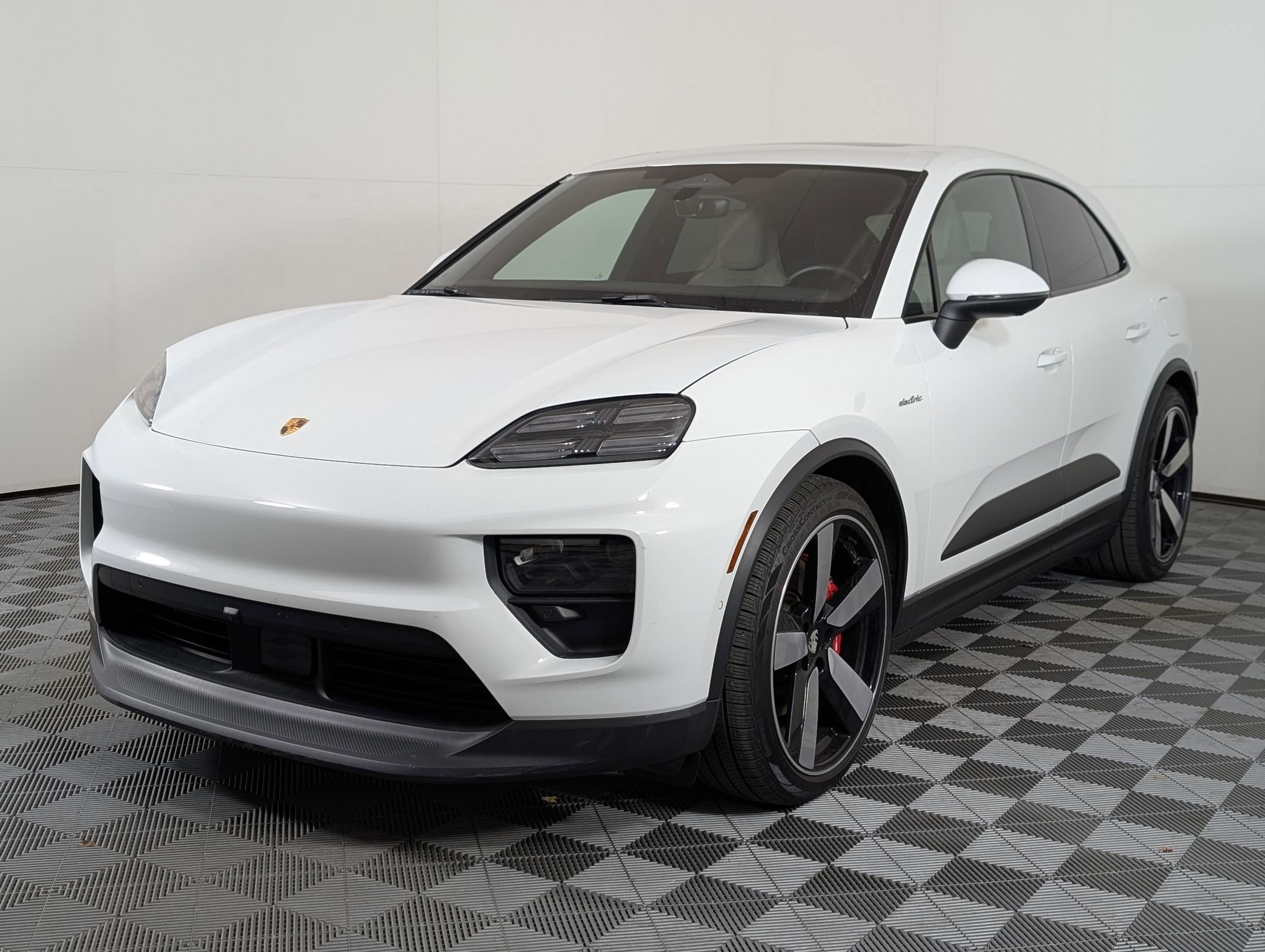 Certified 2025 Porsche Macan 4S Electric image 1