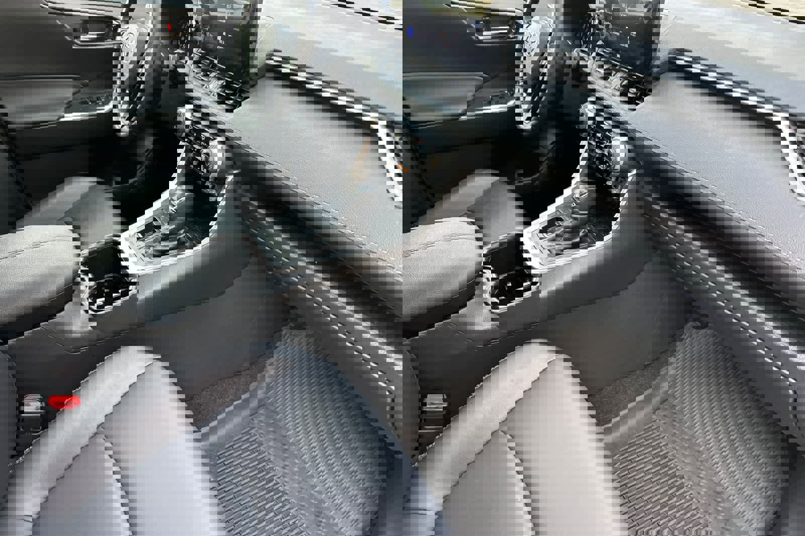 Used 2023 Toyota RAV4 XLE Premium image 17