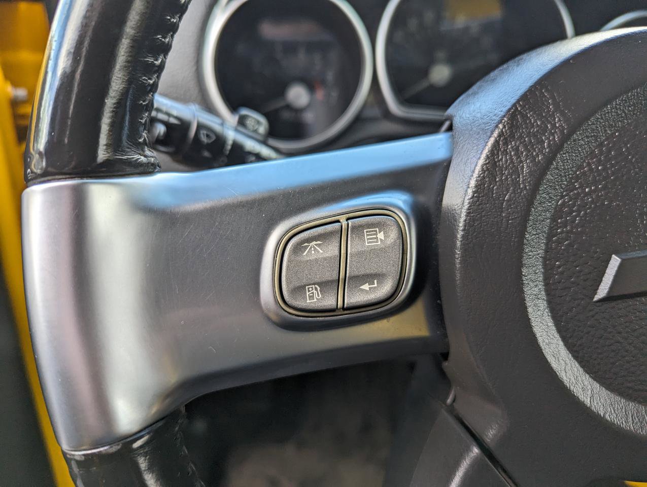 Used 2004 Chevrolet SSR w/ Preferred Equipment Group RWD image 37