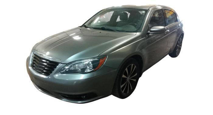 Used 2012 Chrysler 200 S FWD image 1