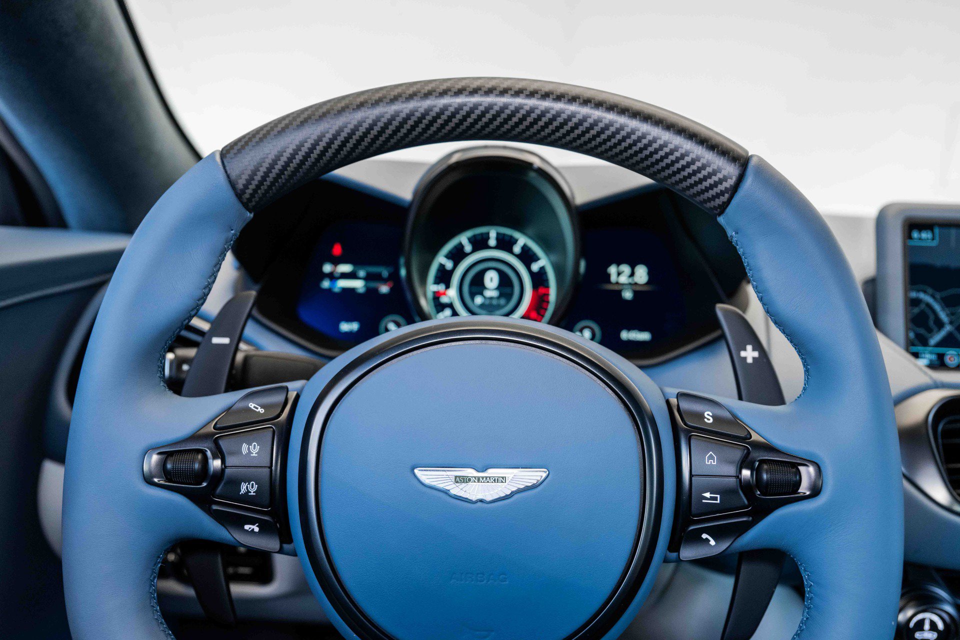 Used 2023 Aston Martin V8 Vantage Coupe RWD image 11