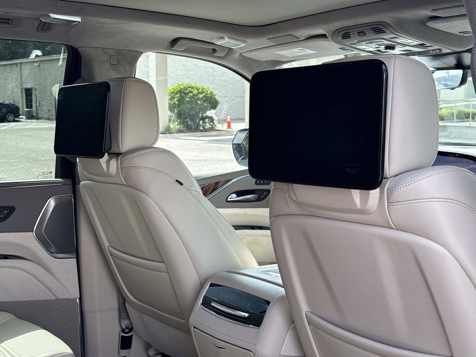 Certified 2023 Cadillac Escalade Premium Luxury Platinum AWD/4WD image 27