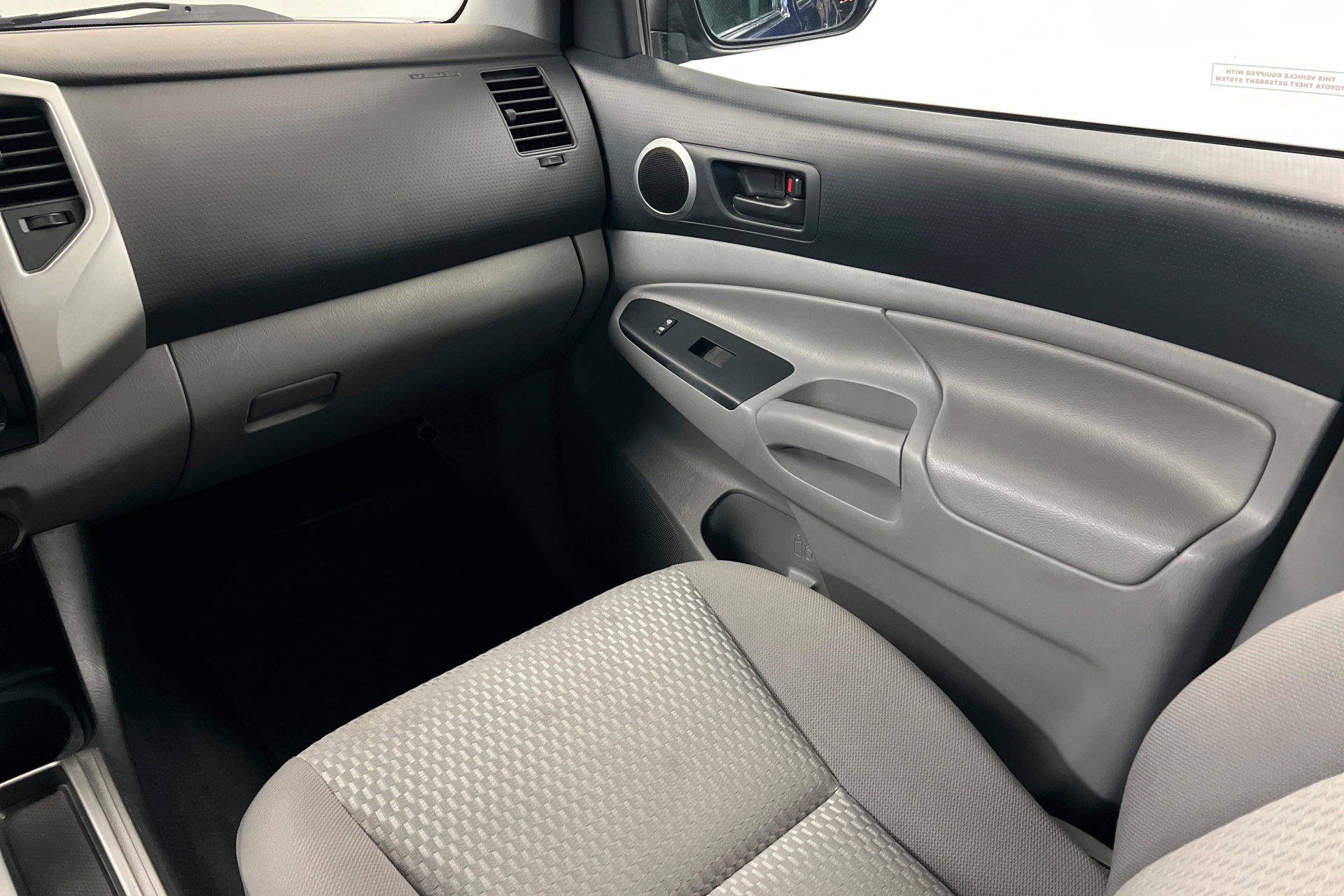 Used 2015 Toyota Tacoma Double Cab 4x4 SR5 V6 Long Bed image 11