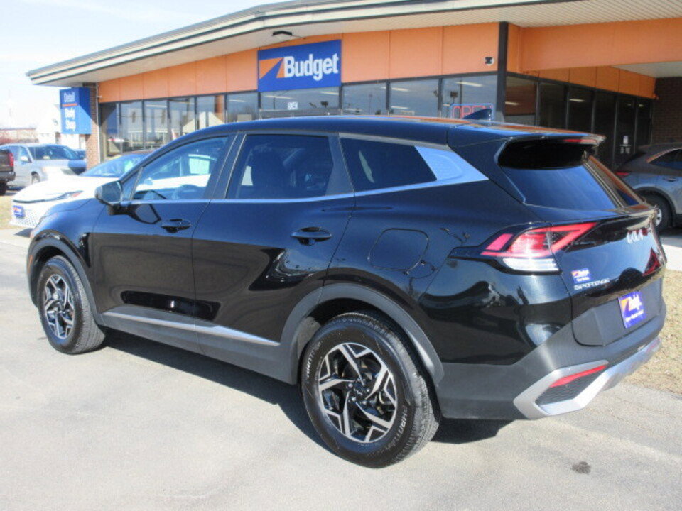 Used 2024 Kia Sportage LX image 3