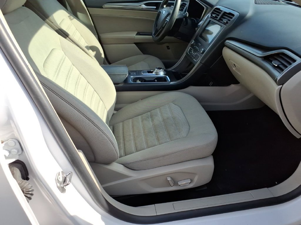 Used 2019 Ford Fusion SE FWD image 8