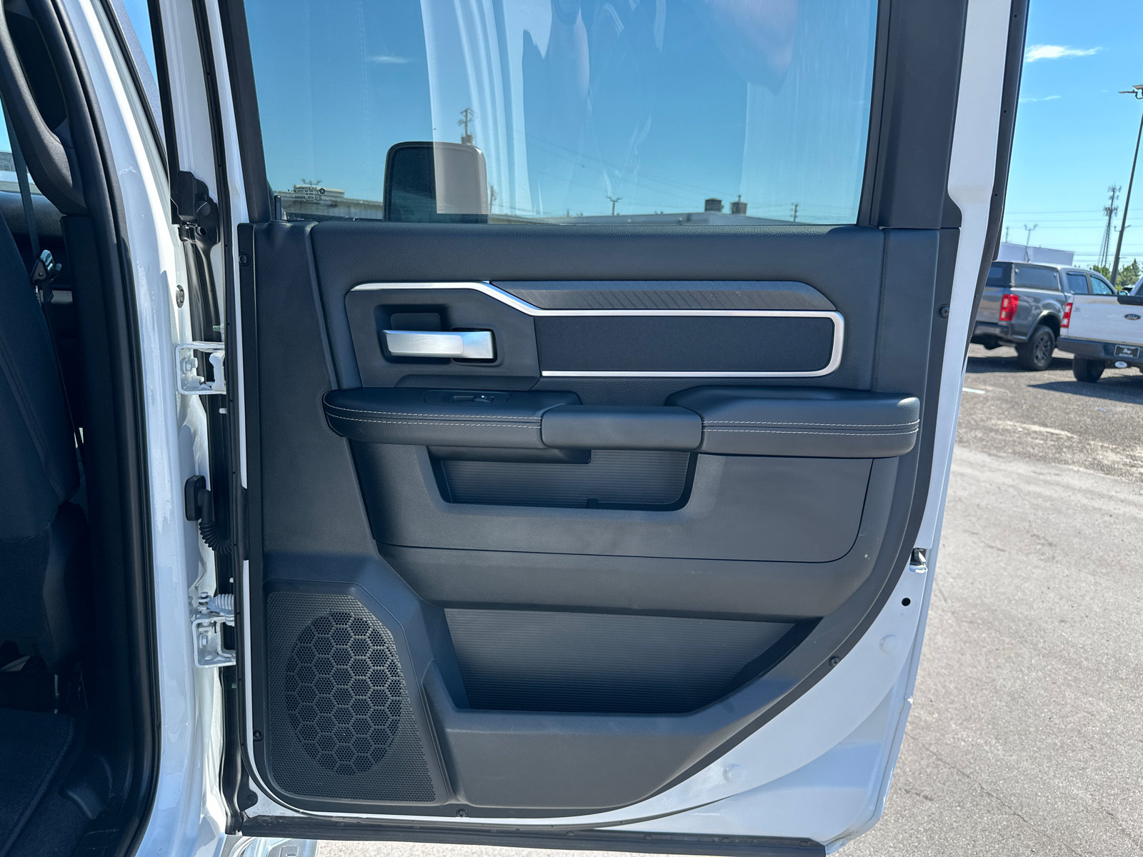 Used 2025 RAM 2500 Big Horn AWD/4WD image 17