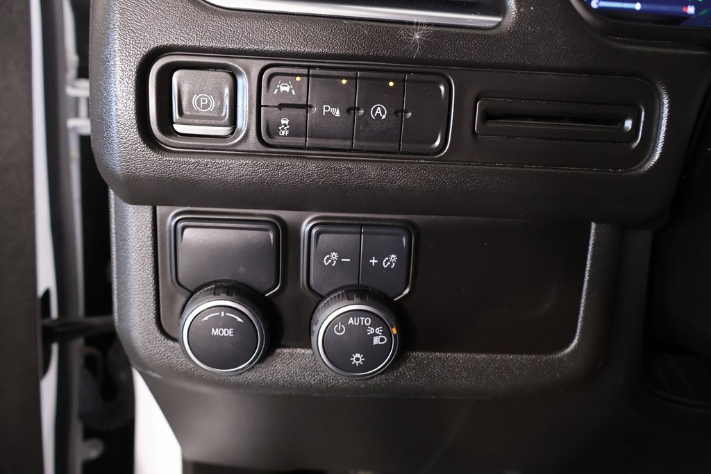 Used 2023 Chevrolet Suburban Premier image 8