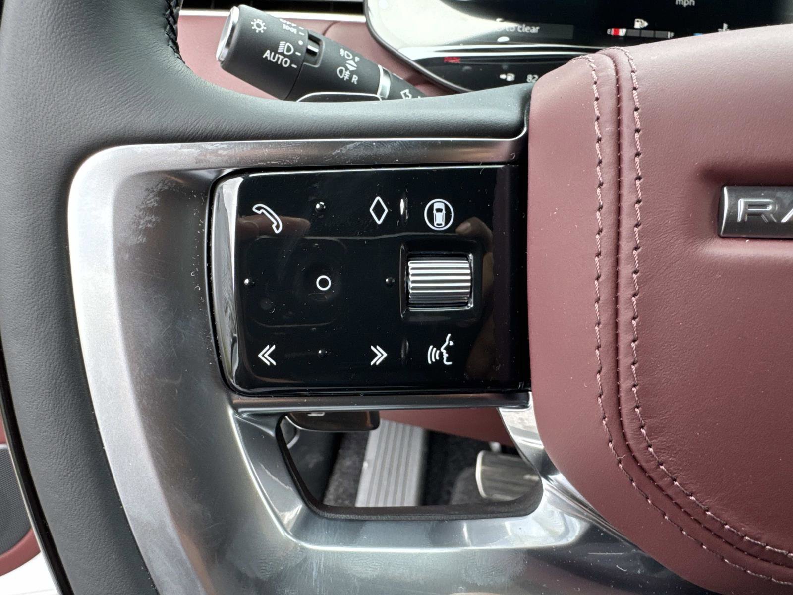 New 2026 Land Rover Range Rover SE image 32