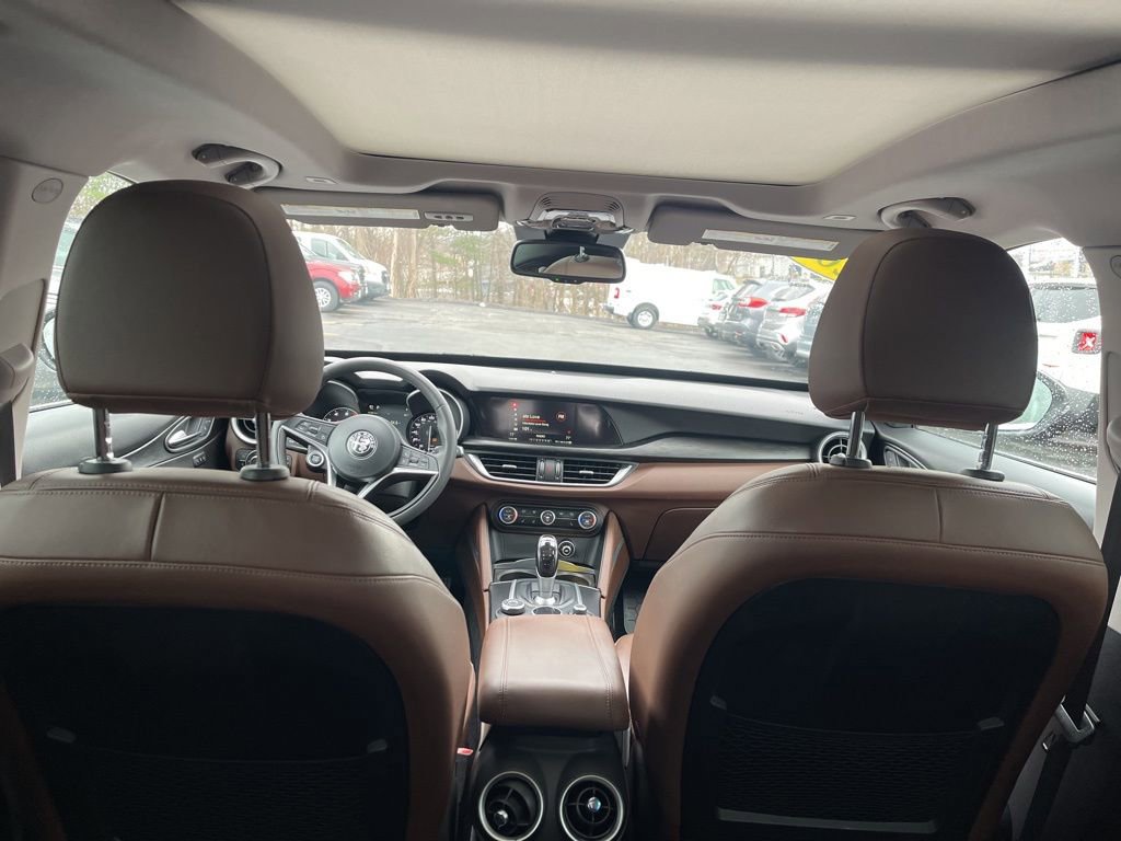 Used 2018 Alfa Romeo Stelvio AWD image 12