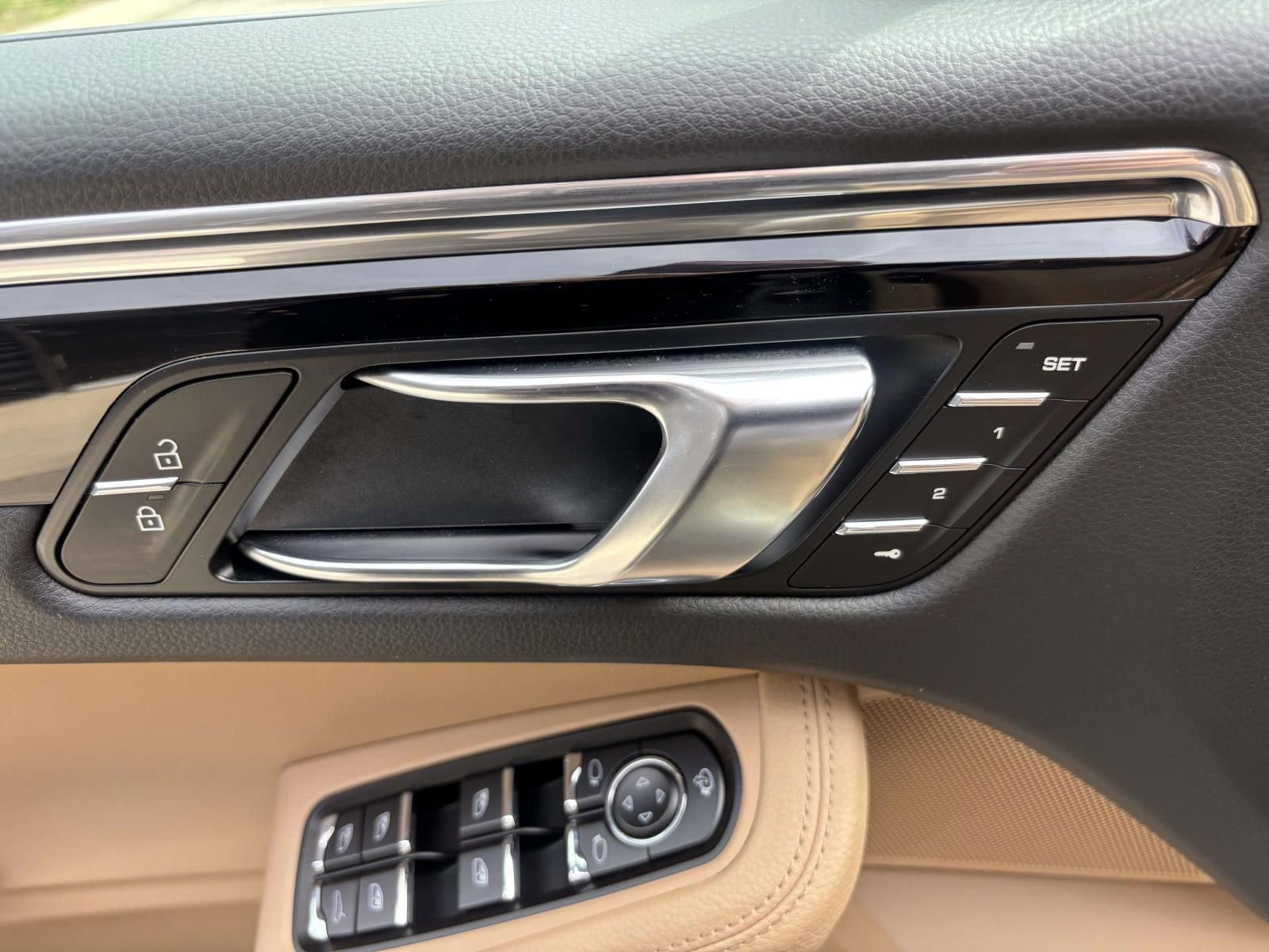 Used 2025 Porsche Macan image 23