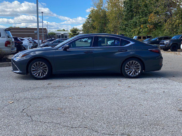 Used 2025 Lexus ES 350 Ultra Luxury w/ Accessory Package (Z1) FWD image 2