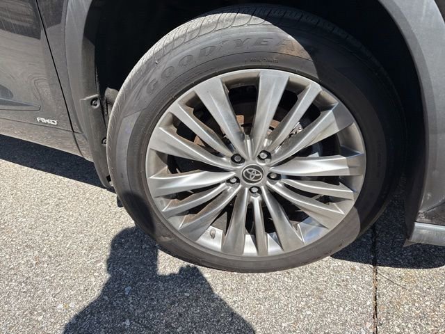 Used 2020 Toyota Highlander Platinum image 3