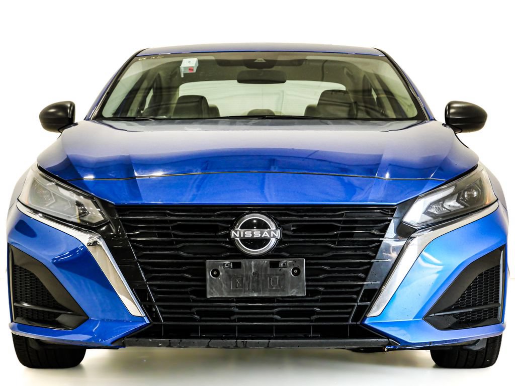 Used 2025 Nissan Altima 2.5 SV FWD image 2