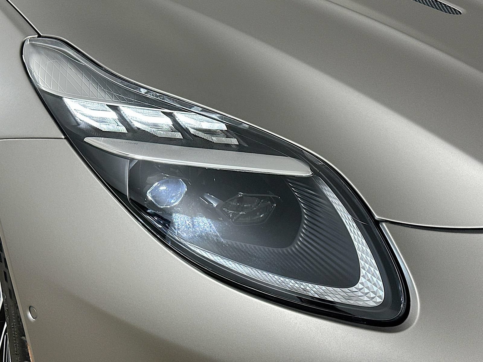 Used 2024 Aston Martin DB12 Coupe RWD image 10