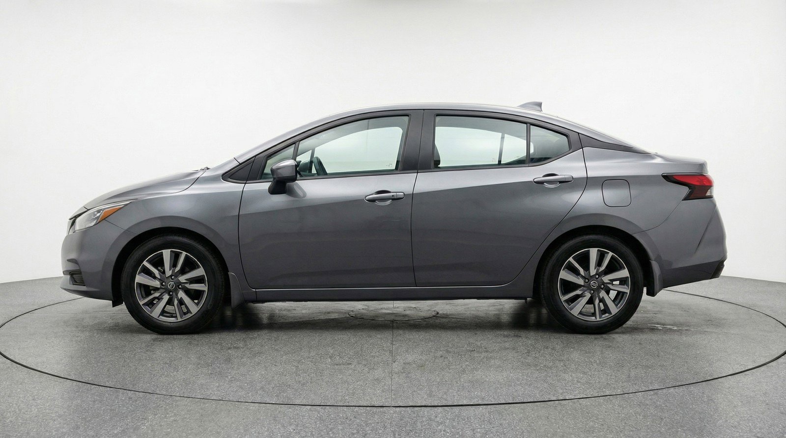 Used 2025 Nissan Versa SV image 5