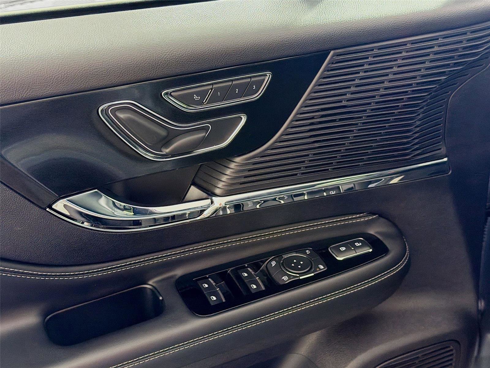 Used 2022 Lincoln Corsair AWD w/ Equipment Group 101A image 19