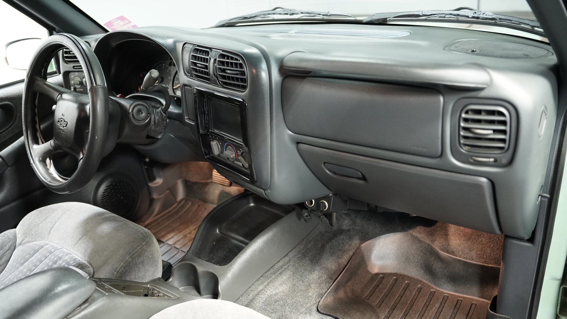 Used 2001 Chevrolet Blazer LS image 40