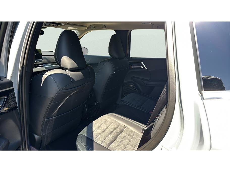 New 2026 Mitsubishi Outlander SE AWD/4WD image 12