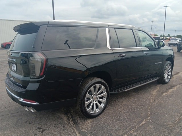 New 2025 Chevrolet Suburban Premier image 7
