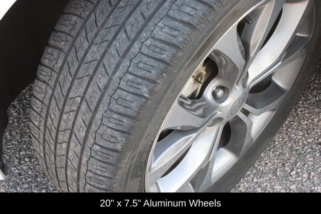 Used 2020 Chrysler Pacifica Limited FWD image 38