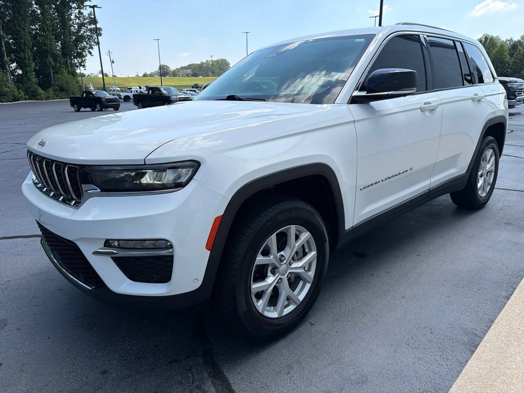 Certified 2023 Jeep Grand Cherokee Limited w/ Luxury Tech Group II AWD/4WD image 5