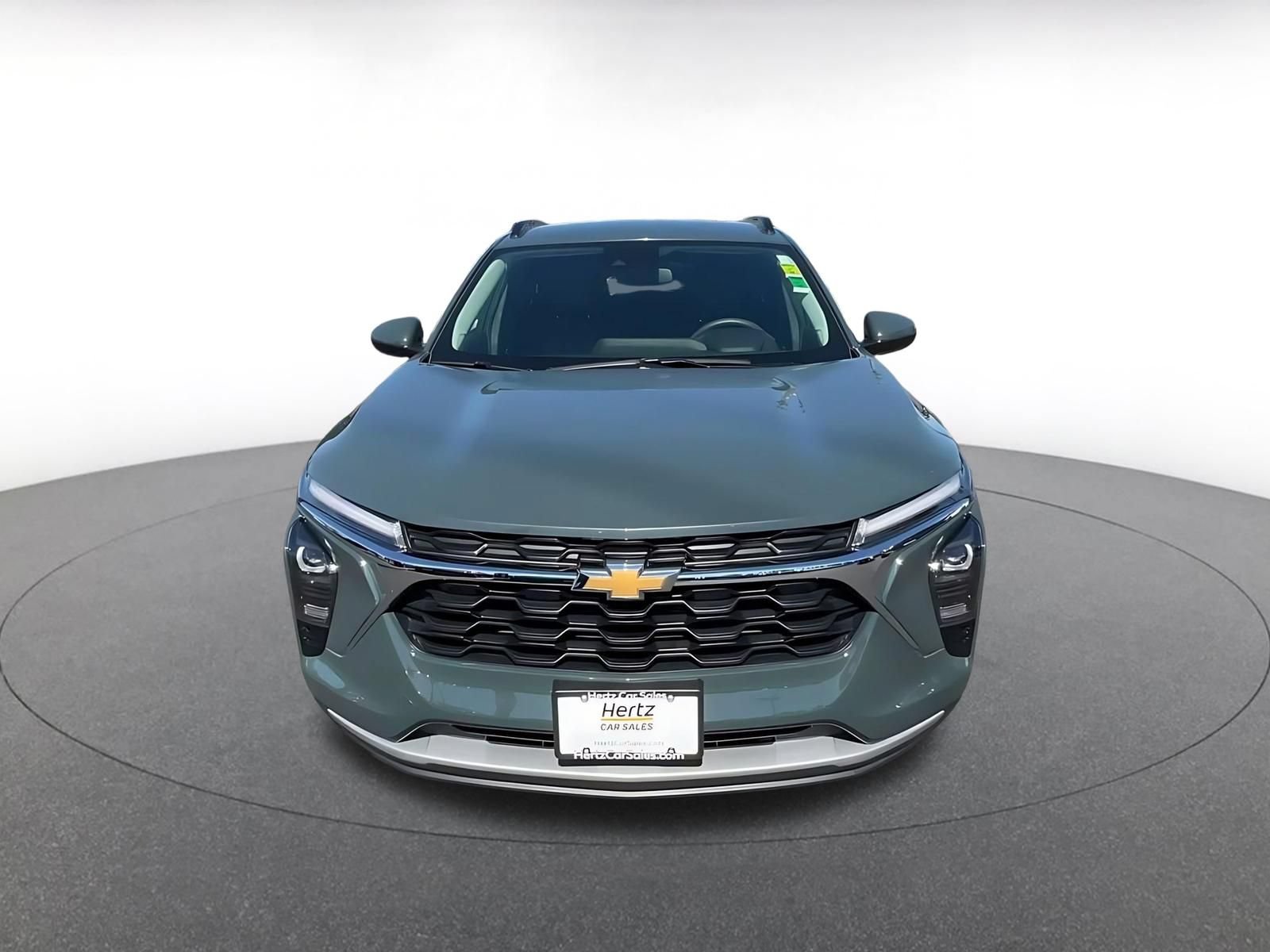 Used 2025 Chevrolet Trax LT FWD image 4