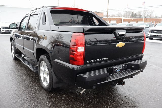 Used 2013 Chevrolet Avalanche LTZ image 15