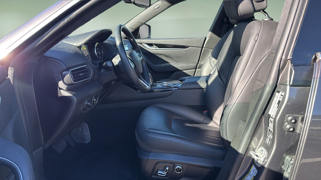 Used 2023 Maserati Levante GT AWD/4WD image 19