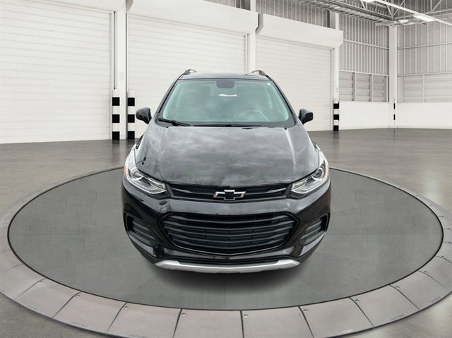 Used 2020 Chevrolet Trax LT w/ Sun & Sound Package image 8