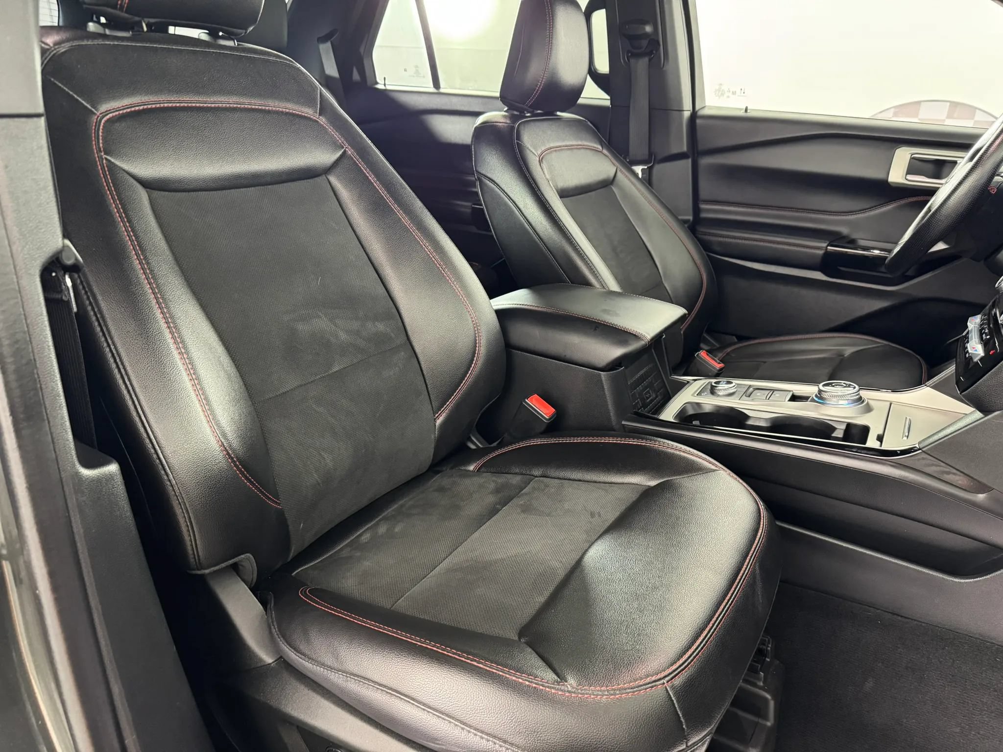 Used 2022 Ford Explorer ST-Line AWD/4WD image 35
