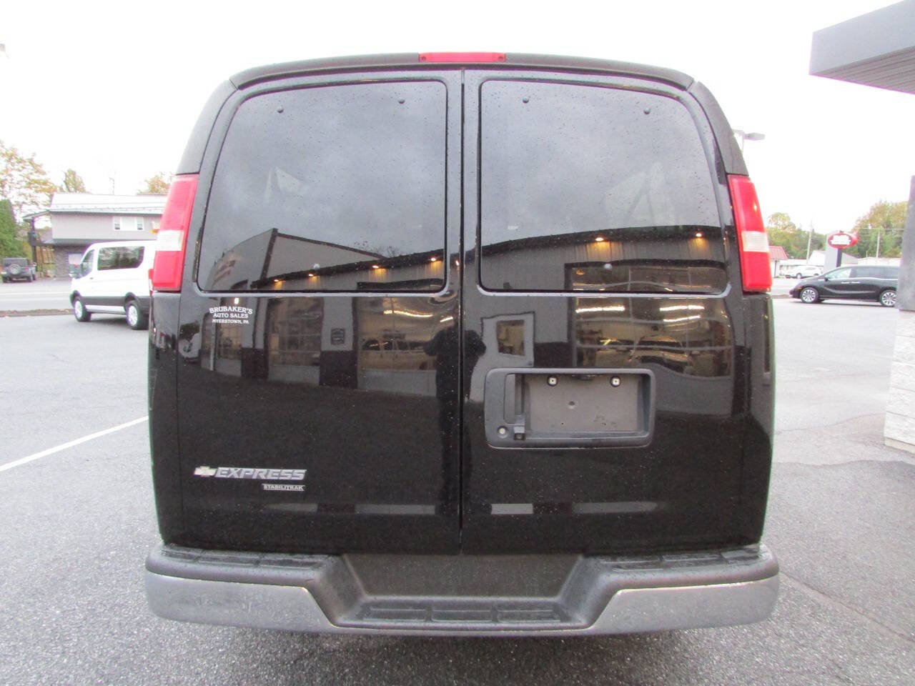 Used 2016 Chevrolet Express 3500 LT w/ LT Preferred Equipment Group RWD image 4