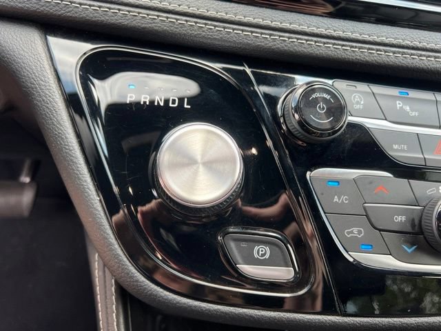 Used 2025 Chrysler Pacifica Limited FWD image 23