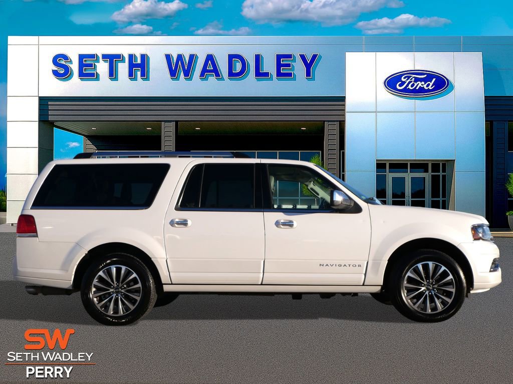 Used 2015 Lincoln Navigator L 4WD image 2