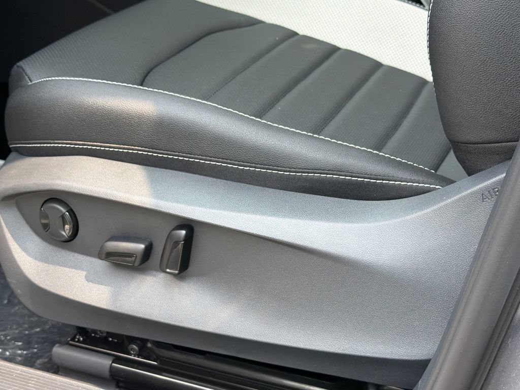 New 2026 Volkswagen Taos SEL AWD/4WD image 30