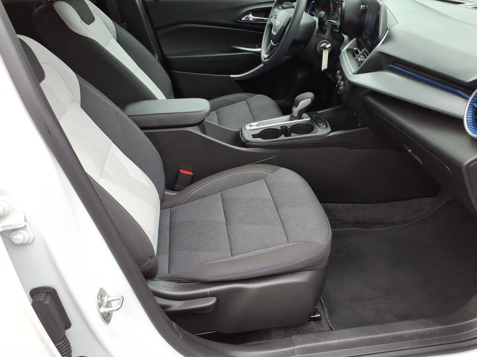 Certified 2024 Chevrolet Trax LS w/ LS Convenience Package FWD image 8
