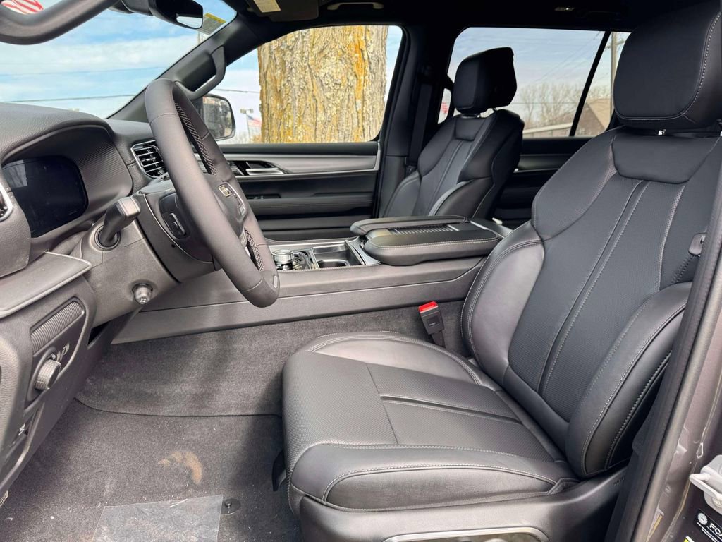 New 2026 Jeep Grand Wagoneer Limited w/ HD Trailer Tow Package image 11