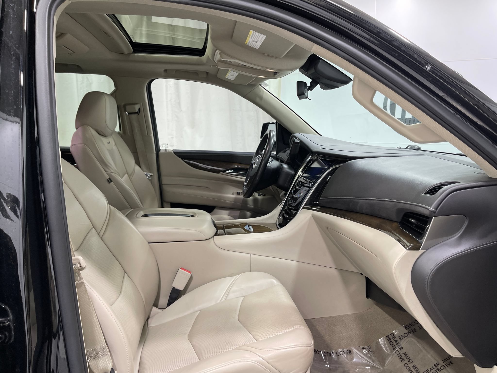 Used 2020 Cadillac Escalade Premium Luxury AWD/4WD image 33