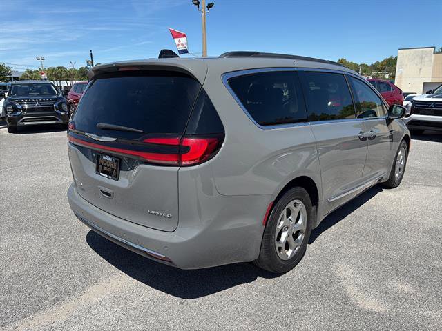 Used 2023 Chrysler Pacifica Limited image 5