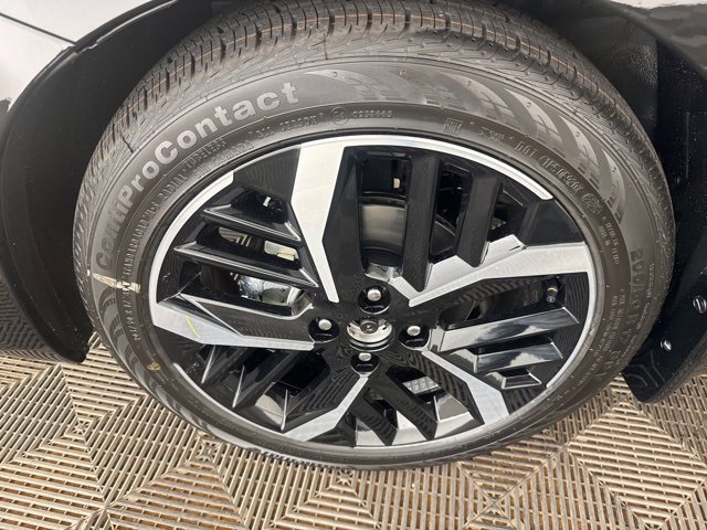 New 2025 Nissan Versa SR w/ Trunk Package image 26