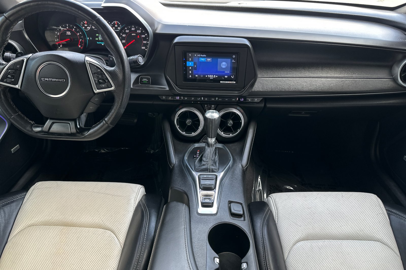 Used 2016 Chevrolet Camaro LT RWD image 15