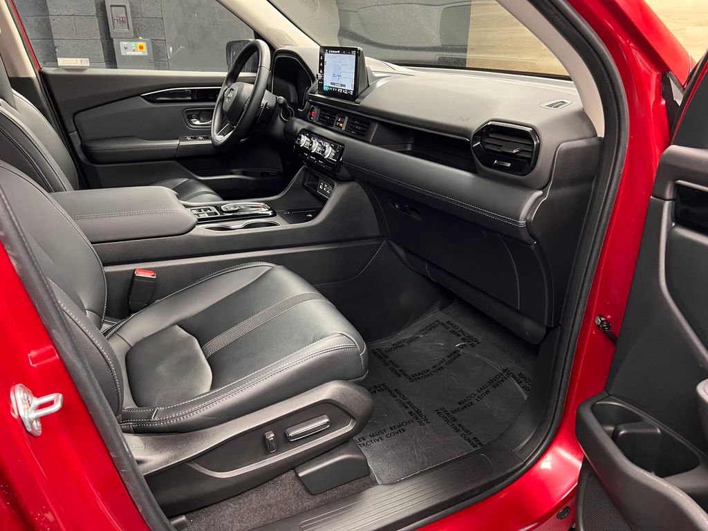 Used 2023 Honda Pilot Touring image 6